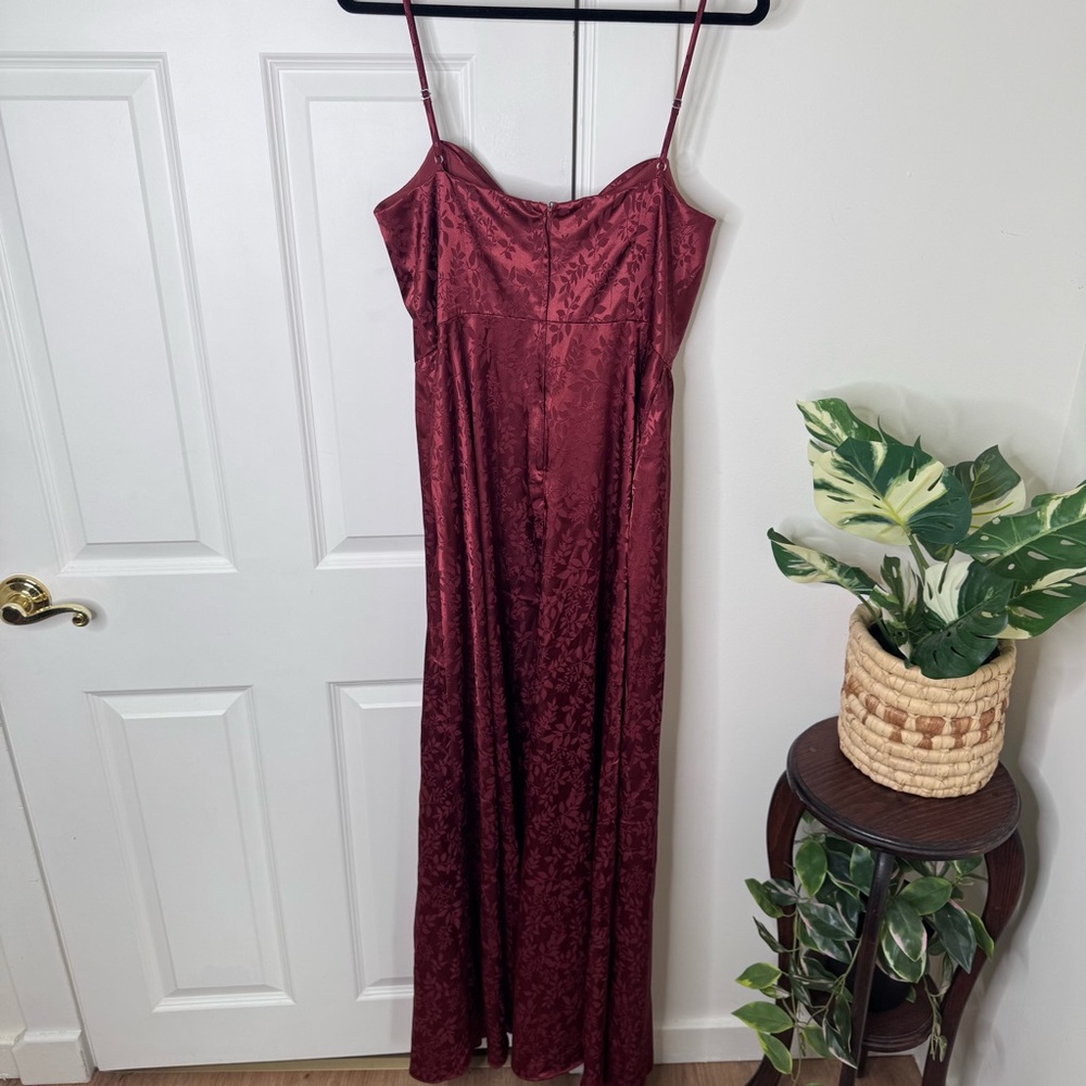 David’s Bridal Jacquard Cowl Neck Maroon Dress size 12 - Picture 4 of 11